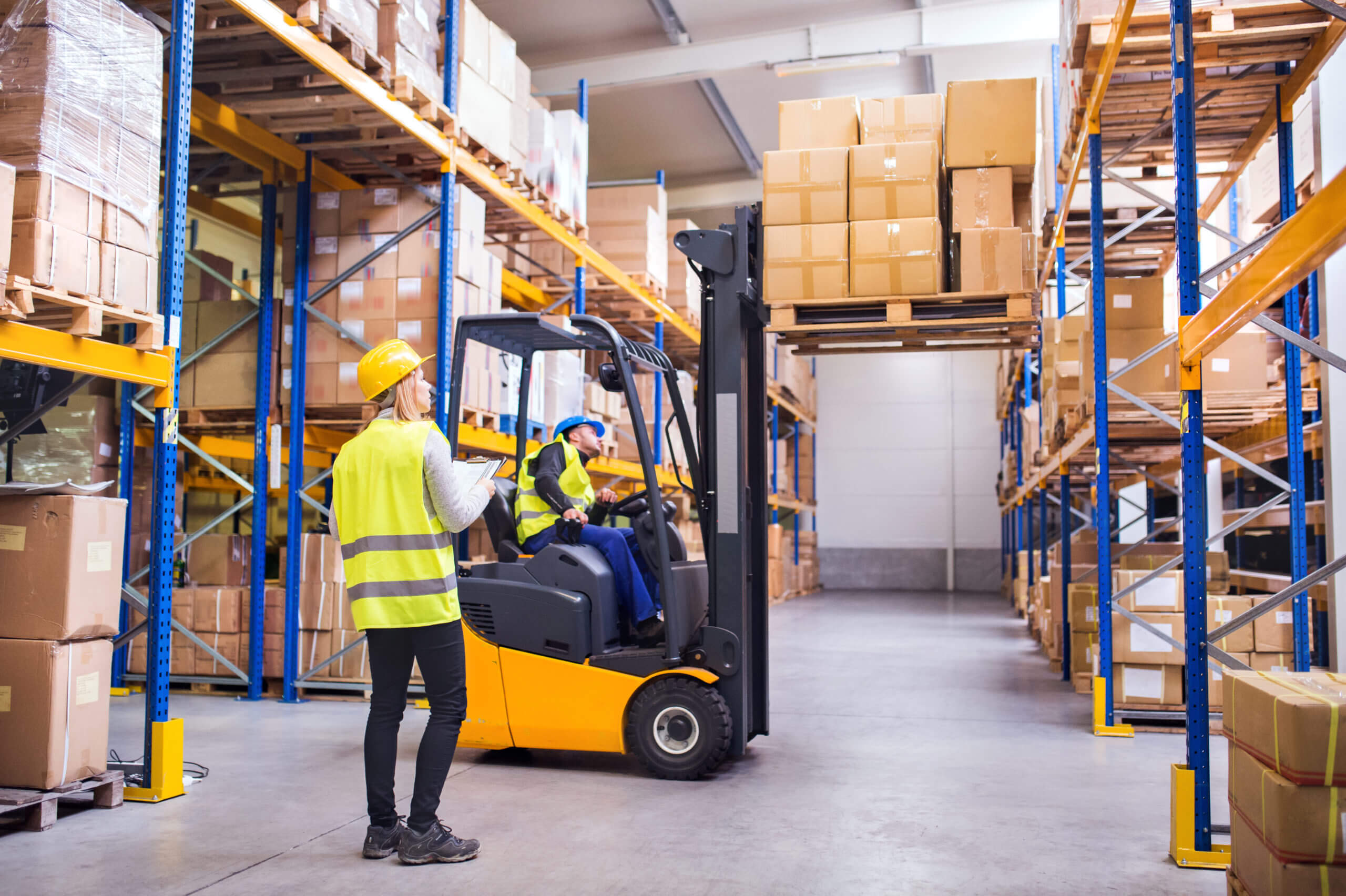 Warehouse lift truck batteries